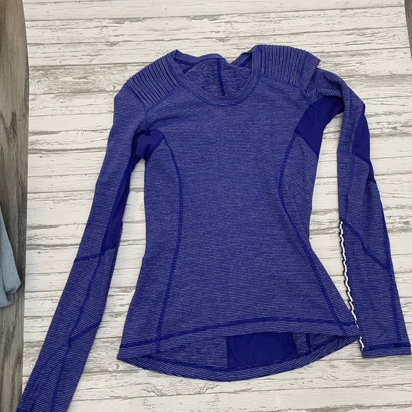 Lululemon workout top - Picture 2 of 4